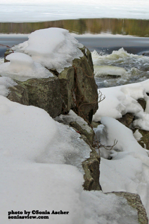SC-291-Snow-and-Rocks